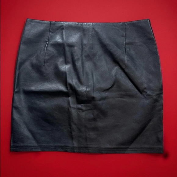 Street Society Skirt Women 9/10 Black Fux Leather Mini Full Front Zip Y2K Rock - Picture 3 of 4